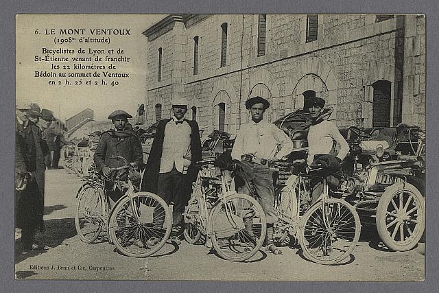 Bicyclistes de Lyon et de Saint-Étienne venant de franchir les 22 kilomètres de Bédoin au sommet du Ventoux en 2 h. 25 et 2h. 40.