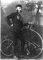 M. <span class="caps">A. T.</span> Lane et une bicyclette, Bicycle Club, Montréal, <span class="caps">QC</span>, 1885 
